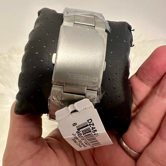 Diesel men’s big face brand new watch - Picture 3 of 3
